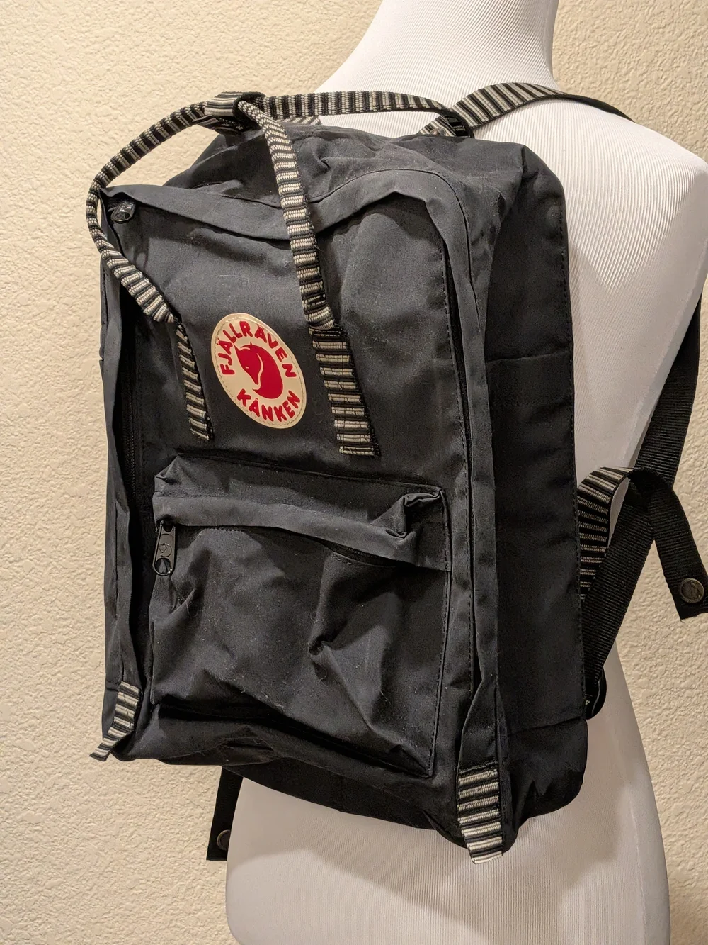 Fjallraven Kanken Black Backpack Striped Straps Classic 16L